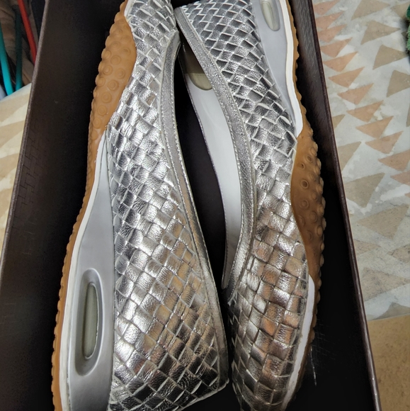 Shoes - Picture 2 of 4